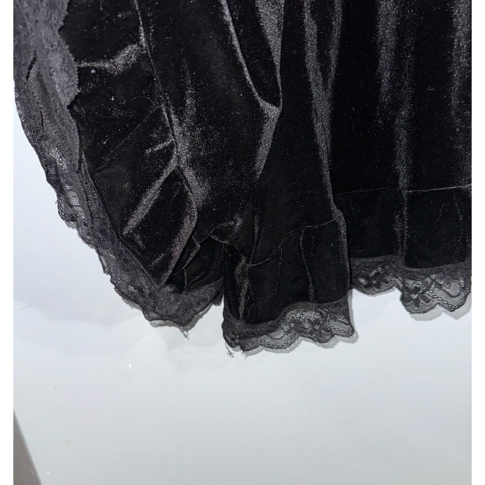 Cosmic Aura Black velvet lace romper - Picture 5 of 9